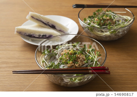 黒胡麻うどんとサンドイッチのランチ 黒胡麻うどんとサンドイッチのランチ 54690817