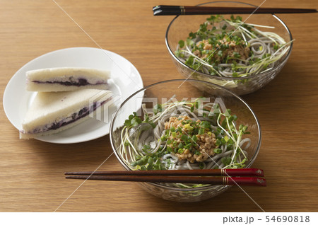 黒胡麻うどんとサンドイッチのランチ 黒胡麻うどんとサンドイッチのランチ 54690818