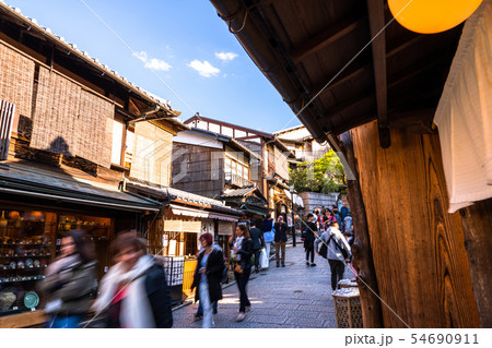 《京都府》二年坂・清水寺の参道《夕暮れ》 54690911