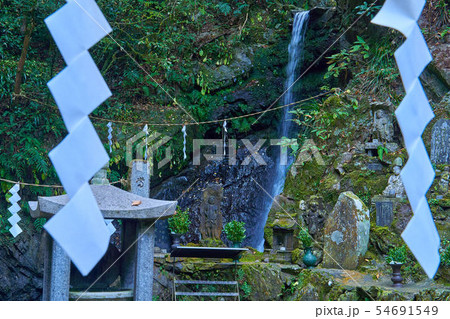 東京八王子市 秋の高尾山6号路付近にある琵琶滝 東京八王子市 秋の高尾山6号路付近にある琵琶滝 54691549
