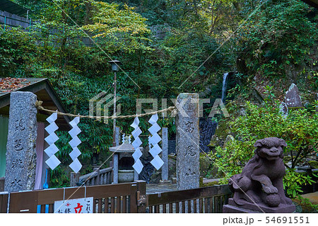 東京八王子市 秋の高尾山6号路付近にある琵琶滝 東京八王子市 秋の高尾山6号路付近にある琵琶滝 54691551