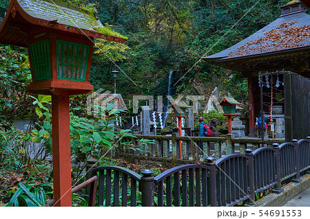 東京八王子市 秋の高尾山6号路付近にある琵琶滝 東京八王子市 秋の高尾山6号路付近にある琵琶滝 54691553