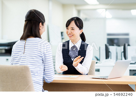 若い女性(相談) 若い女性(相談) 54692240