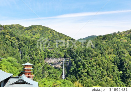 和歌山県 那智大社からの那智の滝と三重塔 和歌山県 那智大社からの那智の滝と三重塔 54692481