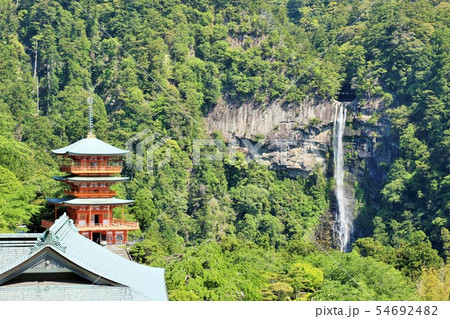和歌山県　那智大社からの那智の滝と三重塔 54692482