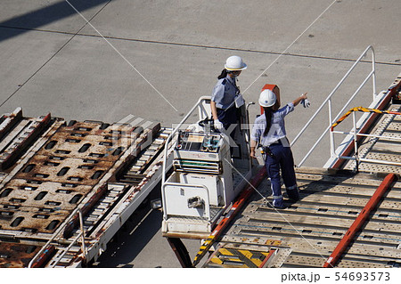 先輩後輩 54693573