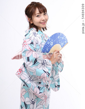浴衣を着た女性 54694309