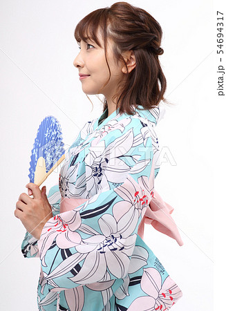 浴衣を着た女性 浴衣を着た女性 54694317