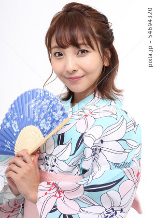 浴衣を着た女性 浴衣を着た女性 54694320