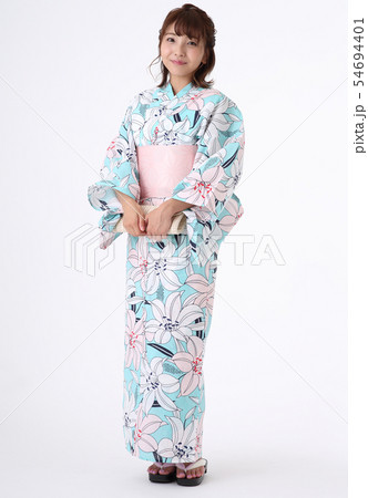 浴衣を着た女性 浴衣を着た女性 54694401