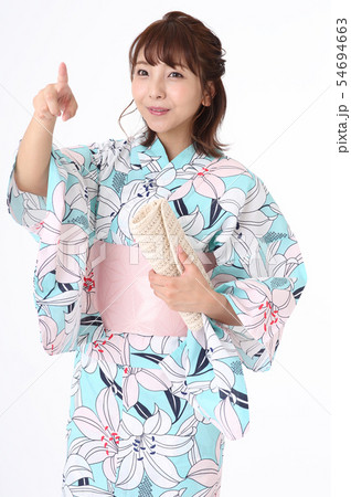 浴衣を着た女性 54694663