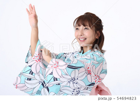 浴衣を着た女性 浴衣を着た女性 54694823