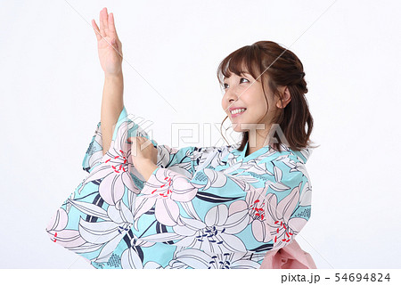 浴衣を着た女性 54694824