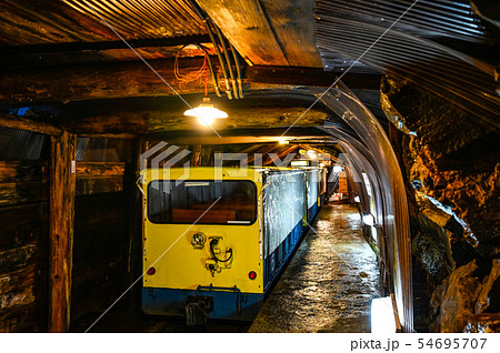 足尾銅山坑道内　トロッコ列車 54695707