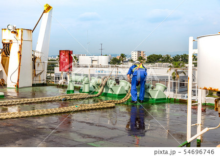 綱取り作業 繋離船作業 カーフェリー 綱取り作業 繋離船作業 カーフェリー 54696746