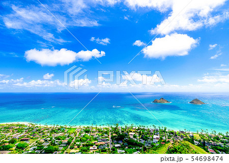 ハワイ オアフ島 ラニカイピルボックストレイルからの風景の写真素材