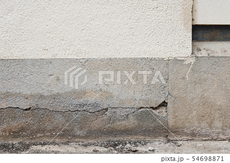 ひび割れた住宅の基礎 54698871