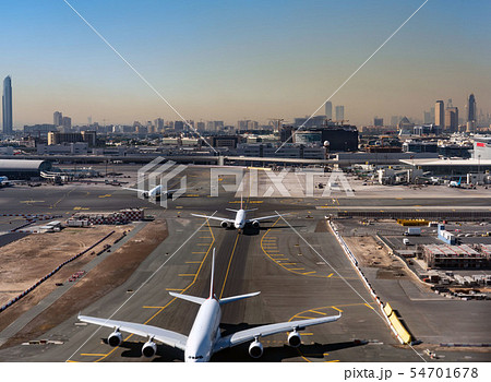 ドバイ都市風景・ドバイ国際空港 54701678