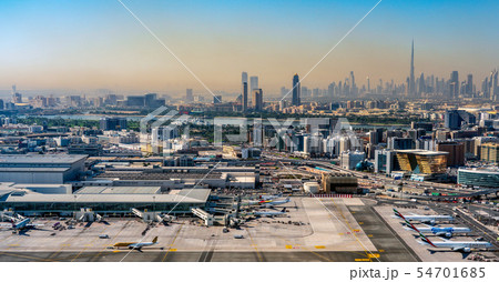 ドバイ都市風景・ドバイ国際空港 54701685