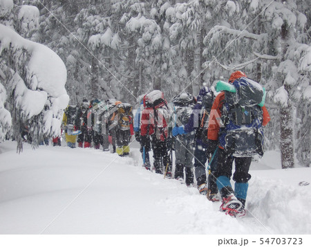 雪中登山 雪中登山 54703723