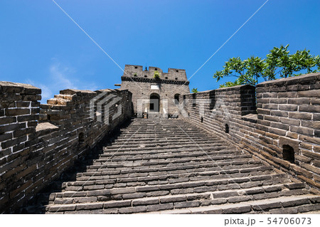 View of the ruins of the Great Wall of China 54706073