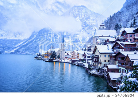 Hallstatt wooden village, Alps mountains, Austria 54706904