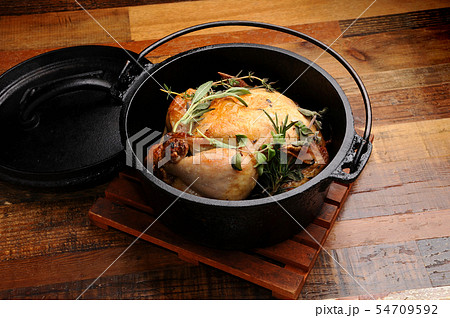 鶏肉の香草焼き ダッチオーブン 鶏肉の香草焼き ダッチオーブン 54709592
