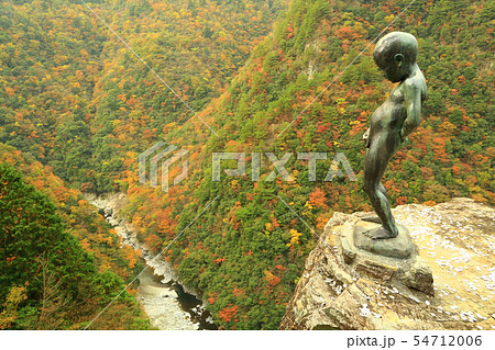 秋の祖谷峡　紅葉と小便小僧 54712006