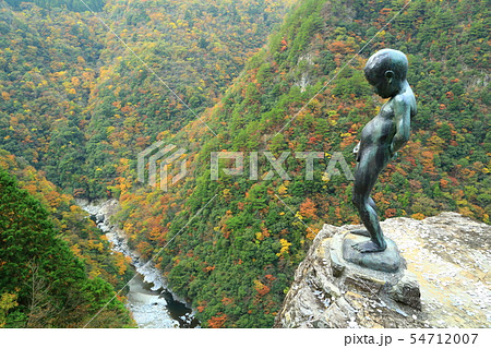 秋の祖谷峡　紅葉と小便小僧 54712007