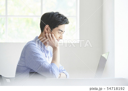 男性　ビジネス 54718192