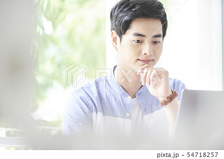 男性　ビジネス 54718257