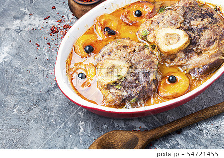 Ossobuco, beef with apricot Ossobuco, beef with apricot 54721455