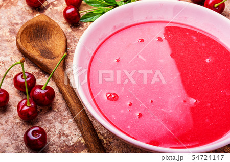 Summer cherry soup 54724147