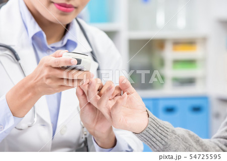 Doctor do blood sugar test 54725595