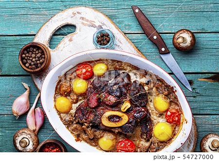 Beef with potatoes in mushroom sauce 54727000