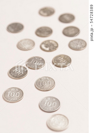 昔の100円硬貨 54728389