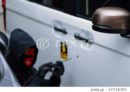 犯罪 (車上荒らし 泥棒 違法 犯人 悪人 盗難 目出し帽 変装 容疑者 事件 犯罪者 顔なし) 犯罪 (車上荒らし 泥棒 違法 犯人 悪人 盗難 目出し帽 変装 容疑者 事件 犯罪者 顔なし) 54728765