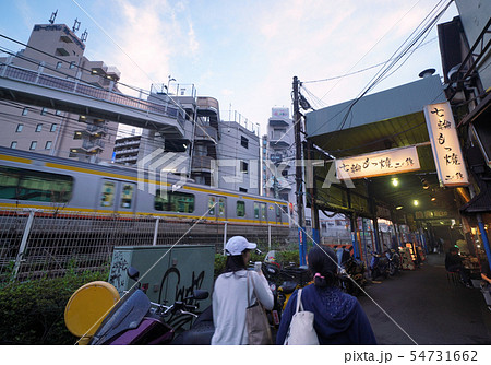 日本の川崎都市景観  溝の口のレトロな商店街などを望む 54731662