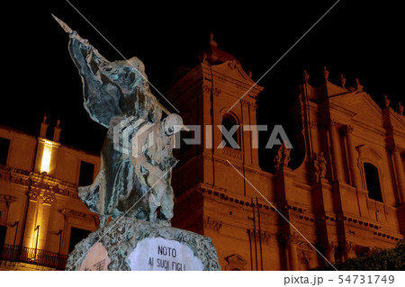 noto sicily baroque town panorama at night noto sicily baroque town panorama at night 54731749