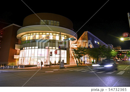 日本の横浜都市景観 たまプラーザ駅前交番東側 などを望む 夜景 の写真素材