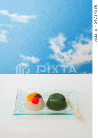 和菓子、夏。　Summer Japanese sweets (wagashi) 54734586