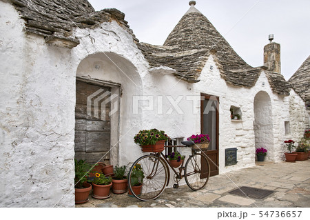 Old trulli houses in Alberobello town in Italy 54736657