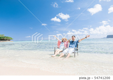 海外旅行イメージ　ビーチ　海　人物 54741200