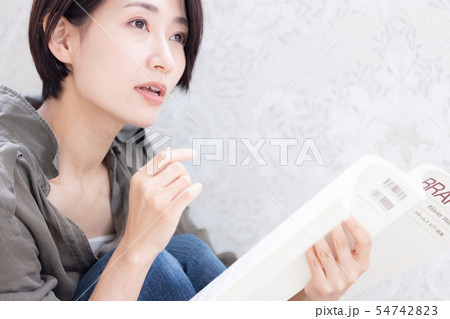 女性 ライフスタイル 読書 女性 ライフスタイル 読書 54742823