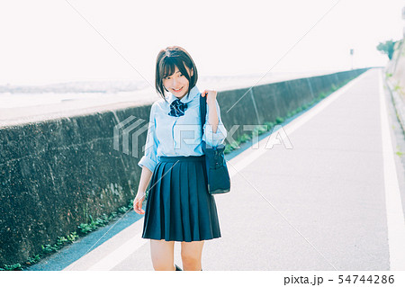 女子高生の登下校イメージ 女子高生の登下校イメージ 54744286