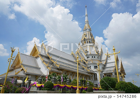 タイ王国チャチュンサオ県の寺院「ワット・ソートーン」 54745286