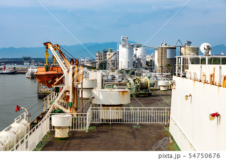 カーフェリー右舷の甲板 54750676