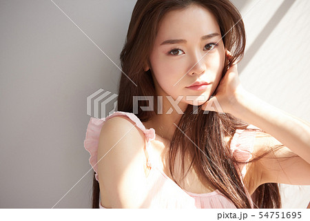 女性　ビューティー　 54751695