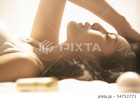 女性　ビューティー　 54752771