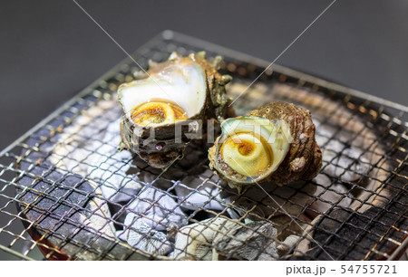 サザエのつぼ焼き･BBQ･bbq･炭火焼･網焼･備長炭･七輪･キャンプ･食事･食べ物･さざえ･栄螺 54755721